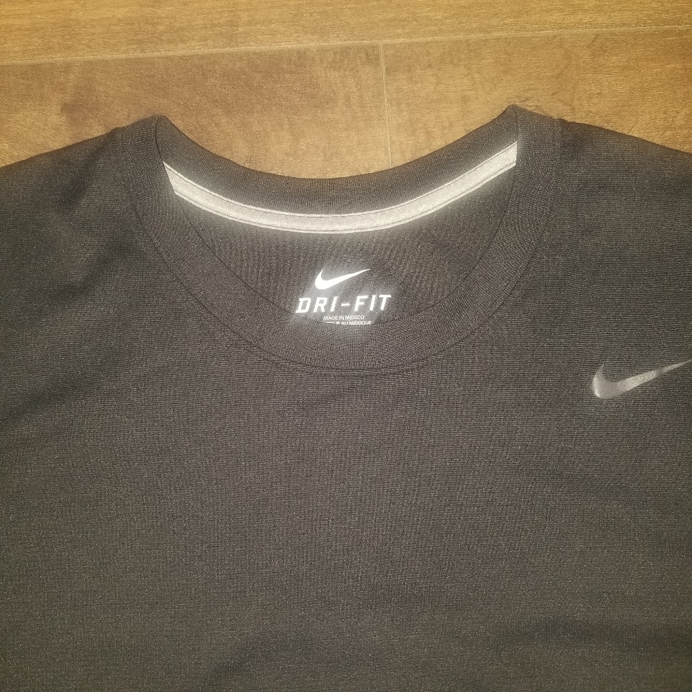 Nike Dri-Fit - Picture 2 of 3